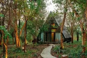 Issara Bar&House - Лан