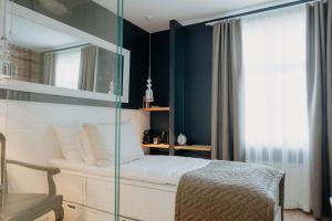 Single Room room in Lillan Hotel Café Butik