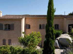 Villas Villa avec piscine dans un village - superbe vue montagne -5 minutes de la plage : photos des chambres