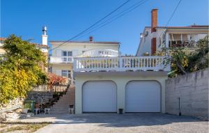 Gorgeous Apartment In Novi Vinodolski