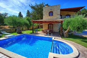 Villa Nipos by PosarelliVillas