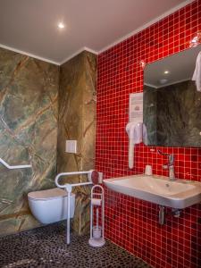 Hotels Hotel De Calais : photos des chambres