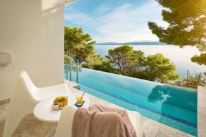  Standard Double Room Swim Up with Sea View room in TUI BLUE Makarska