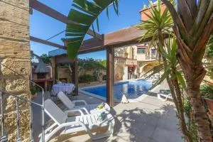 Authentic Gozitan House sleeping up to 21! - 休吉让