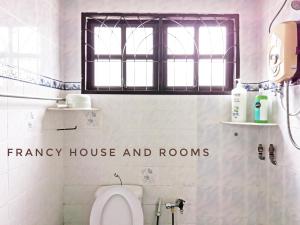 Chill and Traditional House in Bercham Ipoh