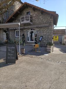 Auberge du Vieux Lanas Logis Hotel Restaurant