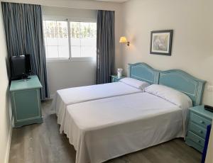 Basic Double with window  room in Hotel Villa de Laredo