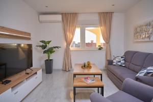 M&M Holiday House with a Pool