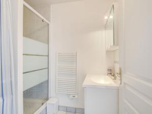 Apartment Clos Schuman by Interhome