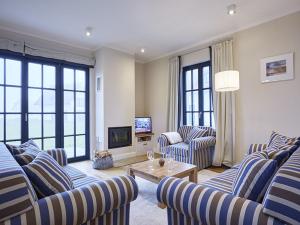 Reetland am Meer - Luxus Reetdachvilla mit 3 Schlafzimmern, Sauna und Kamin F15