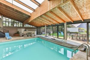 Maisons de vacances Splendide maison de 330m avec piscine interieure : photos des chambres