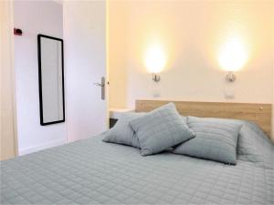 Apartment Les Coteaux de la Nartelle-25 by Interhome