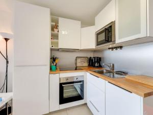Apartment Les Coteaux de la Nartelle-25 by Interhome