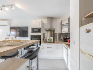 Apartment Domaine du Préconil-4 by Interhome