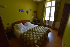 Hotels Hotel De Calais : photos des chambres