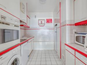 Apartment Les Mimosas by Interhome