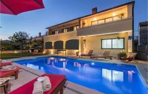 Beautiful Apartment In Svetvincenat - 卡布鲁尼齐