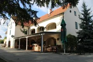 Taverna 1860 Rooms & Apartments - Adamovec