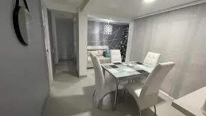 gray house - Ітагуі