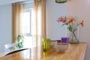 Luminoso apartamento de dos habitaciones con terraza y parking en el centro