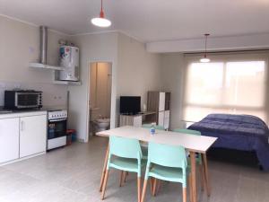 Sol de Octubre 3 Hipólito Vieytes Norte y Talcahuano