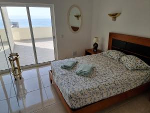 Apartamento com grandes terraços em frente a Praia