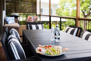 Beach House on Main - Airlie Beach