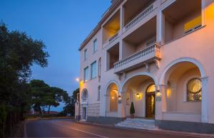 Residence Miramare hotel, 
Sorrento, Italy.
The photo picture quality can be
variable. We apologize if the
quality is of an unacceptable
level.