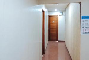 RedDoorz @ H.F. Golden Travellers Inn