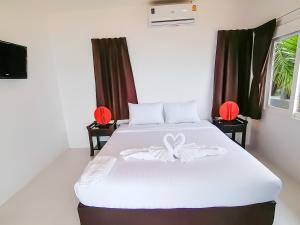 The Cosy Maenam Beach Resort