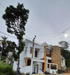 GAMPOLA Hazelton Square