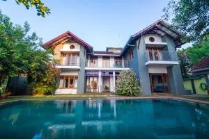 Hibiscus - Three-Bedroom Private Pool Villa - Vaikom