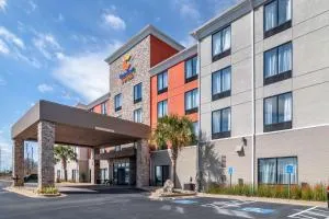 Comfort Suites McDonough Atlanta South - 汉普顿