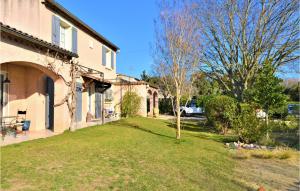 Maisons de vacances Awesome home in Saint Quentin la poter with WiFi and 3 Bedrooms : photos des chambres