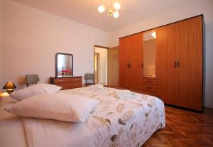 Apartment Fero with beautiful garden