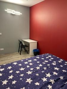 A large Luxurious PRIVATE Room, in a shared apartment-close to the city centre