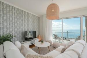 Rodamar II by An Island Apart