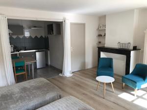 B&B / Chambres d'hotes A2 PAS : Chambre Double ou Lits Jumeaux avec Salle de Bains Privative