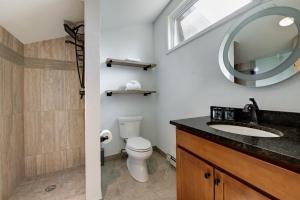 Inner Circle Serenity Condo: Great Breck Location