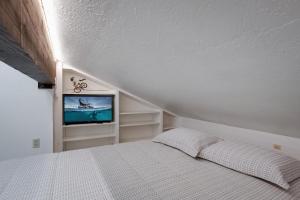 Inner Circle Serenity Condo: Great Breck Location