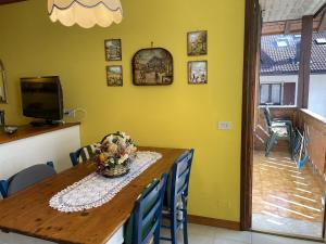 072 Trilocale, Giustino