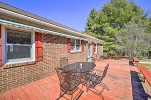 Quaint Creekside Home with Spacious Deck and Yard - Chilhowie
