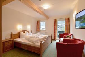 Comfort Double Room with Balcony room in Posthotel Mayrhofen