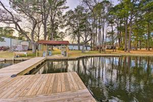 Shared Dock & Lake Access: Daingerfield Tiny Home