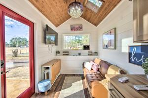 Shared Dock & Lake Access: Daingerfield Tiny Home