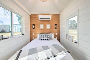 Shared Dock & Lake Access: Daingerfield Tiny Home