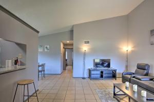 San Antonio Abode with Yard 17 Mi to Downtown!