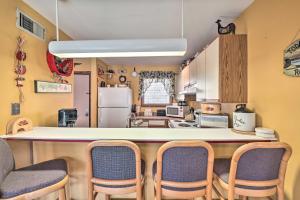 Next to Shawnee Mtn Ski Area Inviting Condo!