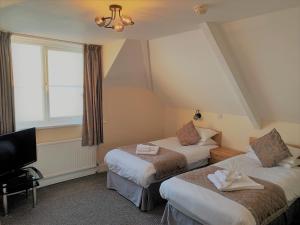 Twin Room with Sea View room in Membly Hall Hotel