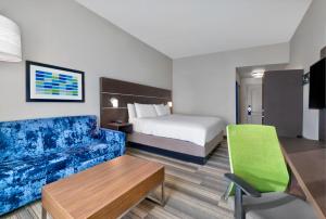 Standard King Room with Sofa Bed - Non-Smoking room in Holiday Inn Express Hotel & Suites Kansas City - Grandview an IHG Hotel